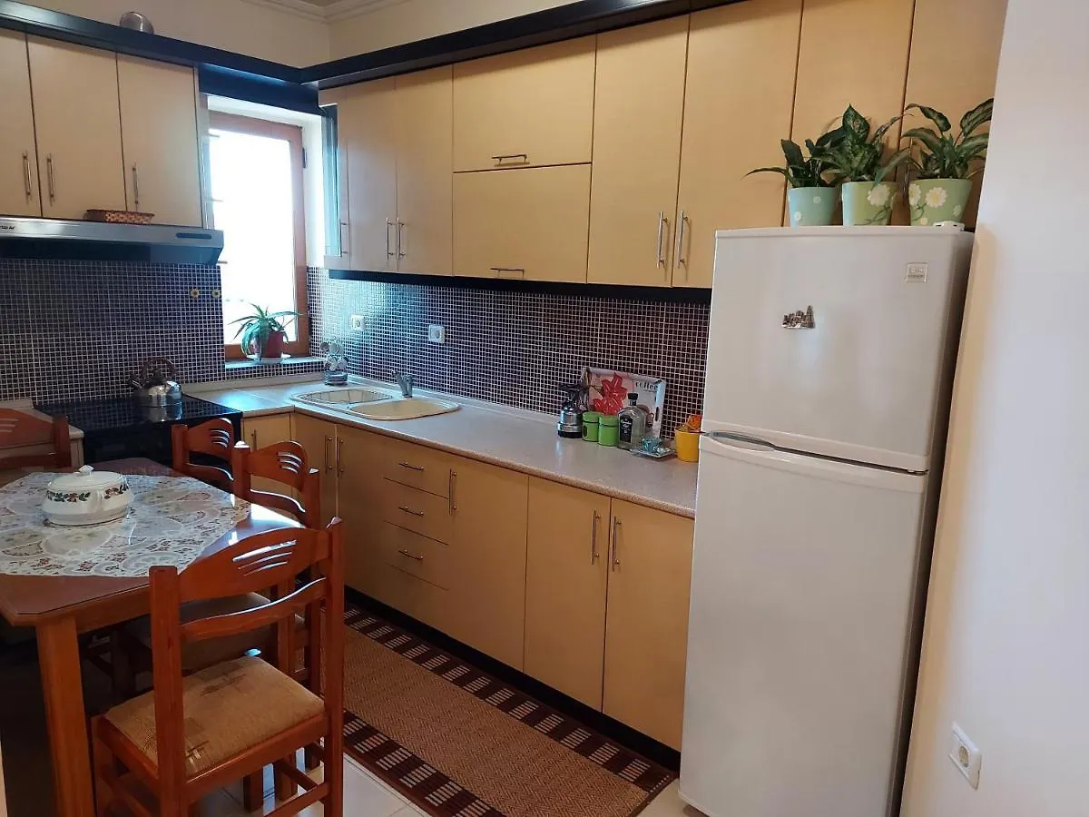 Geni Apartment Корча 0*,